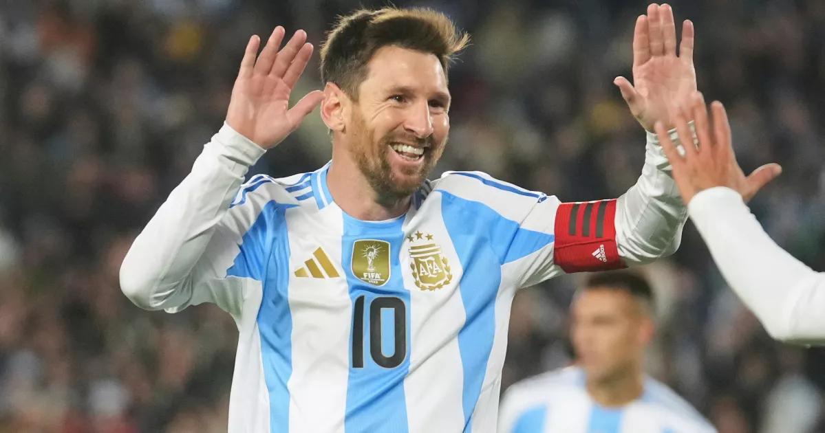 Lionel Messi con la maglia numero 10 della Nazionale argentina