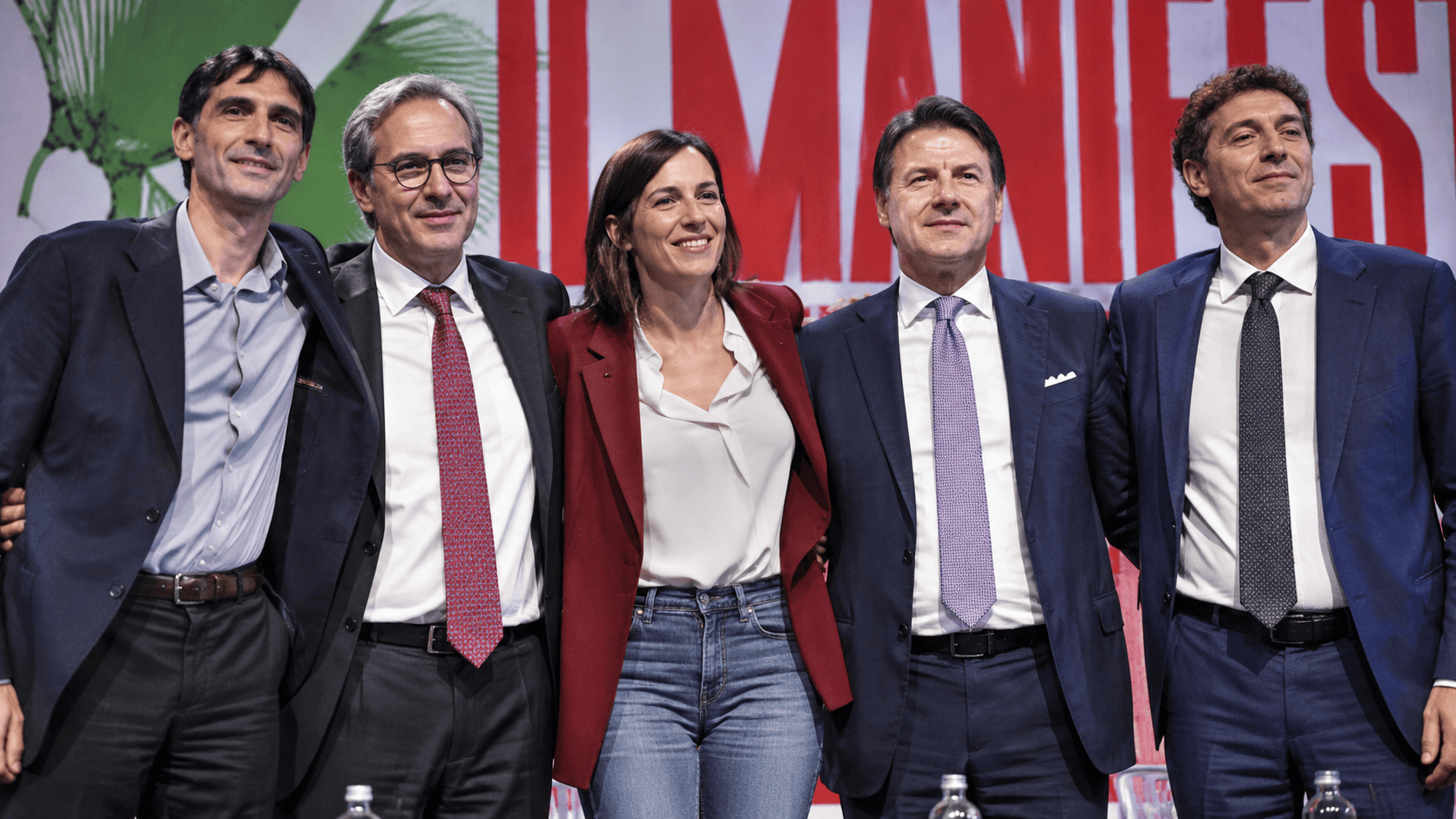 Leader del centrosinistra riuniti sul palco durante il confronto sulla coalizione