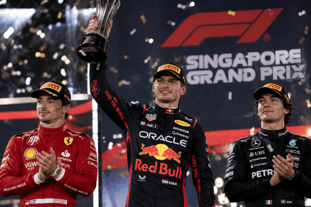 F1 Singapore 2026: Verstappen vince, Antonelli vola